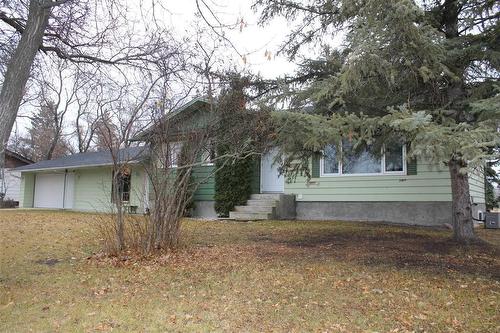 300 St Peter Street, Arborg, MB - Outdoor