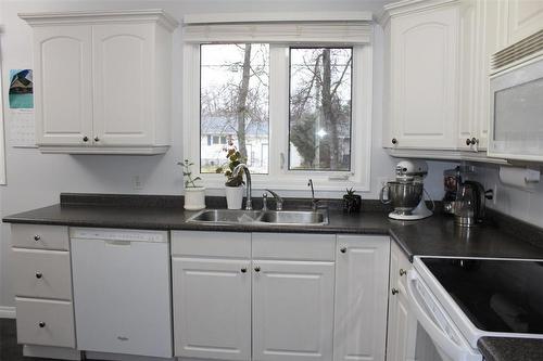 300 St Peter Street, Arborg, MB - Indoor Photo Showing Kitchen With Double Sink