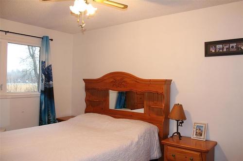 300 St Peter Street, Arborg, MB - Indoor Photo Showing Bedroom