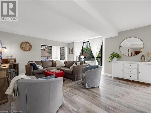 49 Robinson Street Unit# 300, Hamilton, ON - Indoor Photo Showing Living Room