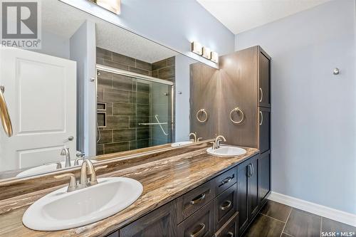 202 2800 Lakeview Drive, Prince Albert, SK - Indoor Photo Showing Bathroom