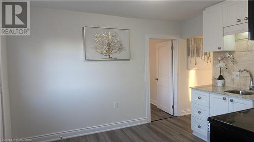 590 Woodward Avenue, Hamilton, ON - Indoor Photo Showing Kitchen