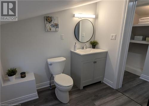 590 Woodward Avenue, Hamilton, ON - Indoor Photo Showing Bathroom