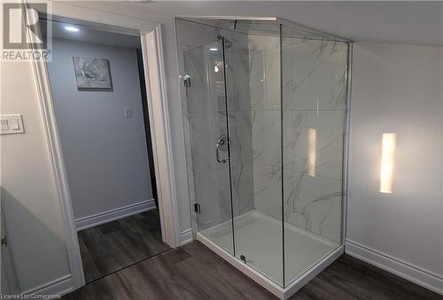 590 Woodward Avenue, Hamilton, ON - Indoor Photo Showing Bathroom