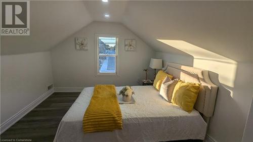 590 Woodward Avenue, Hamilton, ON - Indoor Photo Showing Bedroom