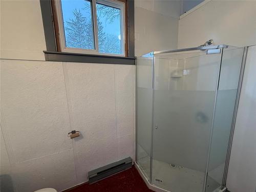 230 2Nd Avenue, Mccreary, MB - Indoor Photo Showing Bathroom