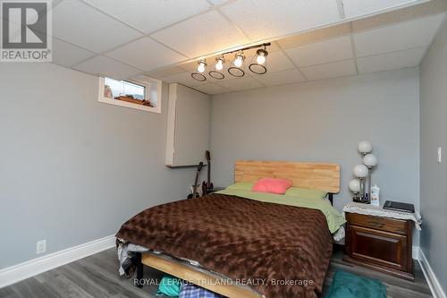 329 Regal Drive, London, ON - Indoor Photo Showing Bedroom