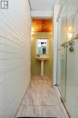 329 Regal Drive, London, ON - Indoor Photo Showing Bathroom