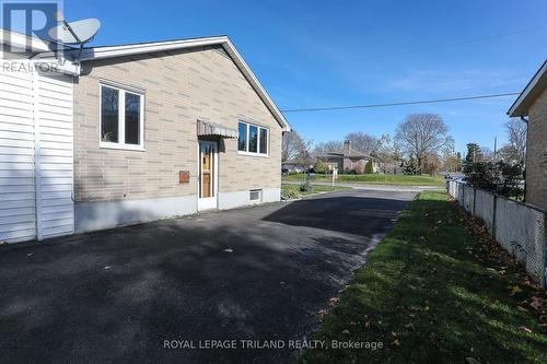 329 Regal Drive, London, ON - Outdoor