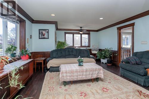 329 Regal Drive, London, ON - Indoor Photo Showing Living Room