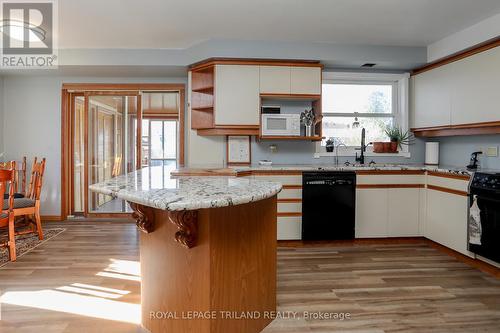 329 Regal Drive, London, ON - Indoor Photo Showing Kitchen