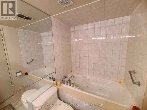 405 - 1201 Steeles Avenue W, Toronto (Westminster-Branson), ON - Indoor Photo Showing Bathroom