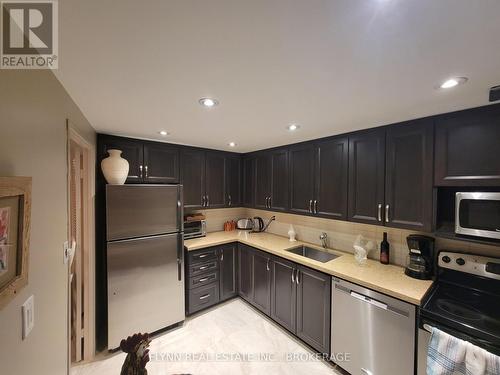 405 - 1201 Steeles Avenue W, Toronto (Westminster-Branson), ON - Indoor Photo Showing Kitchen With Stainless Steel Kitchen