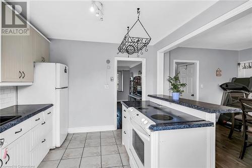 294 East 18Th Street, Hamilton, ON - Indoor Photo Showing Kitchen