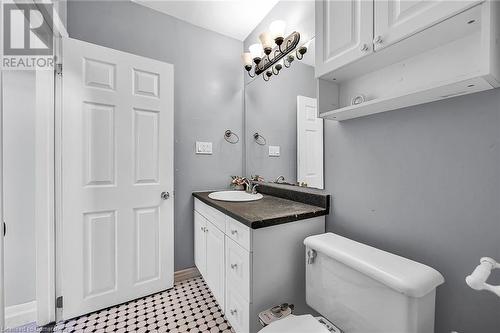 294 East 18Th Street, Hamilton, ON - Indoor Photo Showing Bathroom