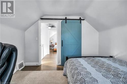 294 East 18Th Street, Hamilton, ON - Indoor Photo Showing Bedroom