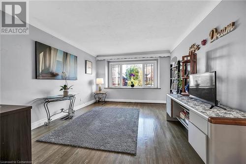 294 East 18Th Street, Hamilton, ON - Indoor Photo Showing Living Room