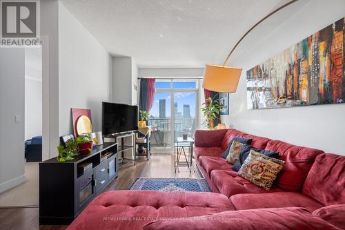 3410 - 120 Homewood Avenue, Toronto, ON - Indoor Photo Showing Living Room