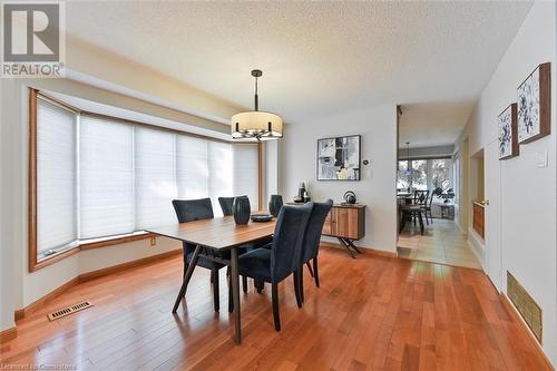 2368 Folkway Drive, Mississauga, ON - Indoor Photo Showing Dining Room