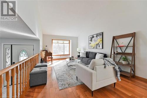 2368 Folkway Drive, Mississauga, ON - Indoor Photo Showing Living Room