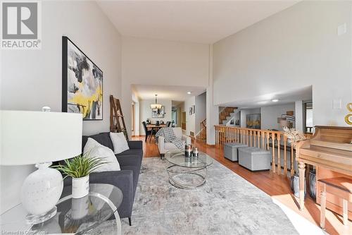 2368 Folkway Drive, Mississauga, ON - Indoor Photo Showing Living Room