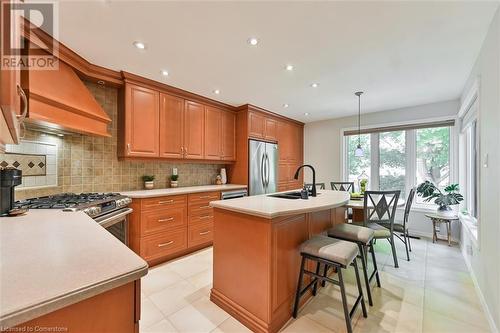 2368 Folkway Drive, Mississauga, ON - Indoor Photo Showing Kitchen With Upgraded Kitchen