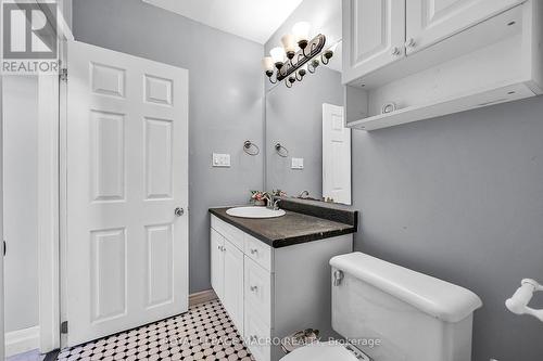 294 East 18Th Street, Hamilton, ON - Indoor Photo Showing Bathroom