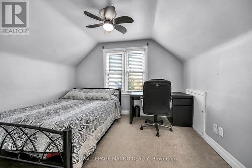 294 East 18Th Street, Hamilton, ON - Indoor Photo Showing Bedroom