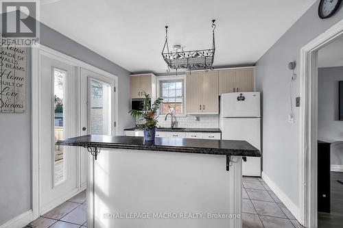 294 East 18Th Street, Hamilton, ON - Indoor Photo Showing Kitchen