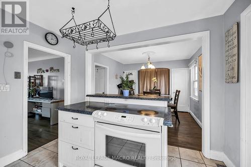 294 East 18Th Street, Hamilton, ON - Indoor Photo Showing Kitchen