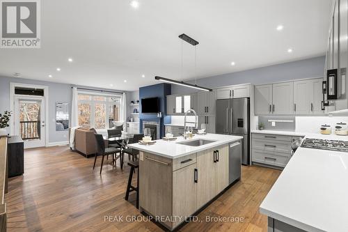 2 - 9245 Shoveller Drive, Niagara Falls (219 - Forestview), ON - Indoor Photo Showing Kitchen With Upgraded Kitchen