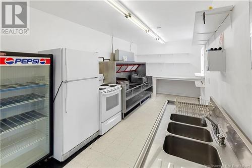 4120 Route 114, Hopewell Cape, NB - Indoor Photo Showing Kitchen With Double Sink