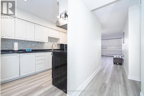 1404 - 25 Sunrise Avenue, Toronto, ON - Indoor Photo Showing Kitchen