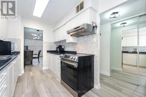 1404 - 25 Sunrise Avenue, Toronto, ON - Indoor Photo Showing Kitchen