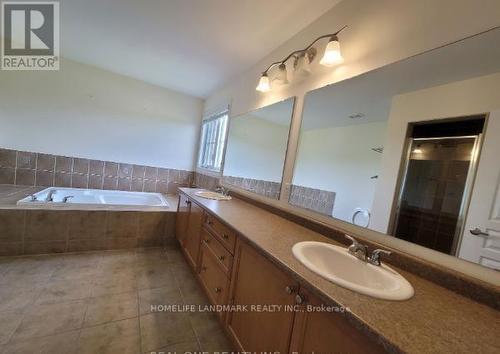 27 Philips View Crescent E, Richmond Hill, ON - Indoor Photo Showing Bathroom