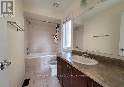 27 Philips View Crescent E, Richmond Hill, ON - Indoor Photo Showing Bathroom