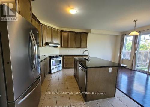 27 Philips View Crescent E, Richmond Hill, ON - Indoor Photo Showing Kitchen