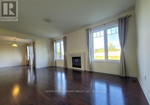 27 Philips View Crescent E, Richmond Hill, ON - Indoor Photo Showing Living Room With Fireplace