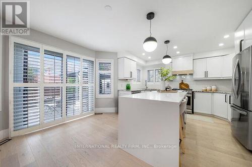 52 Donaghedy Drive, Halton Hills, ON - Indoor Photo Showing Kitchen With Upgraded Kitchen