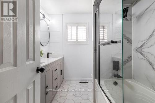 52 Donaghedy Drive, Halton Hills, ON - Indoor Photo Showing Bathroom