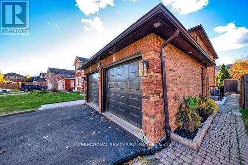 52 Donaghedy Drive, Halton Hills, ON - Outdoor