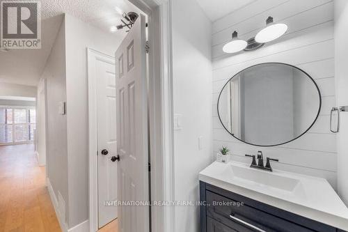 52 Donaghedy Drive, Halton Hills, ON - Indoor Photo Showing Laundry Room