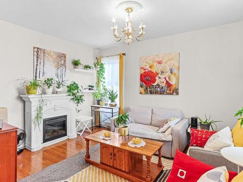 Salon - 140  - 142 Rue St-Lambert, Salaberry-De-Valleyfield, QC - Indoor Photo Showing Living Room With Fireplace