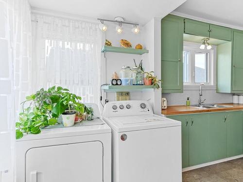 Cuisine - 140  - 142 Rue St-Lambert, Salaberry-De-Valleyfield, QC - Indoor Photo Showing Laundry Room