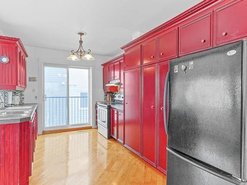 Cuisine - 140  - 142 Rue St-Lambert, Salaberry-De-Valleyfield, QC - Indoor Photo Showing Kitchen With Double Sink