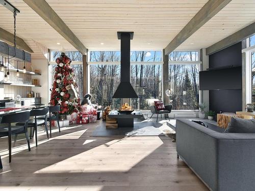 Living room - 10 Ch. Kalmia, Saint-Donat, QC -  With Exterior