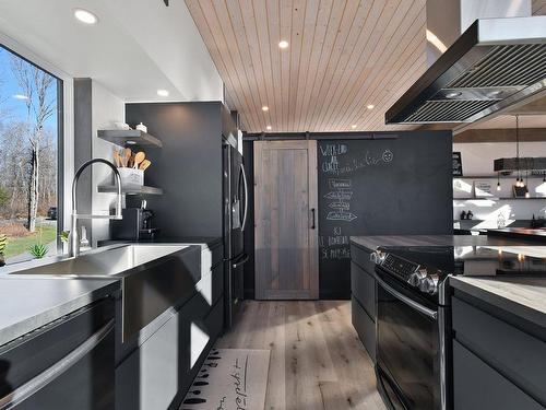 Kitchen - 10 Ch. Kalmia, Saint-Donat, QC - Indoor Photo Showing Kitchen