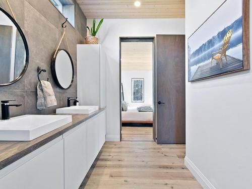 Ensuite bathroom - 10 Ch. Kalmia, Saint-Donat, QC - Indoor Photo Showing Bathroom