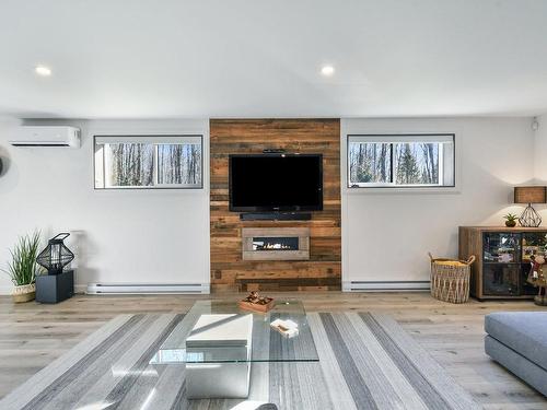 Family room - 10 Ch. Kalmia, Saint-Donat, QC - Indoor Photo Showing Living Room