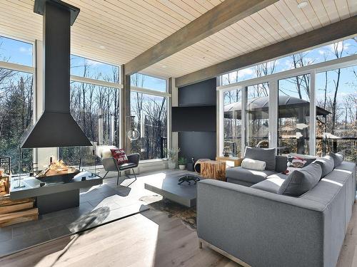 Living room - 10 Ch. Kalmia, Saint-Donat, QC -  With Exterior